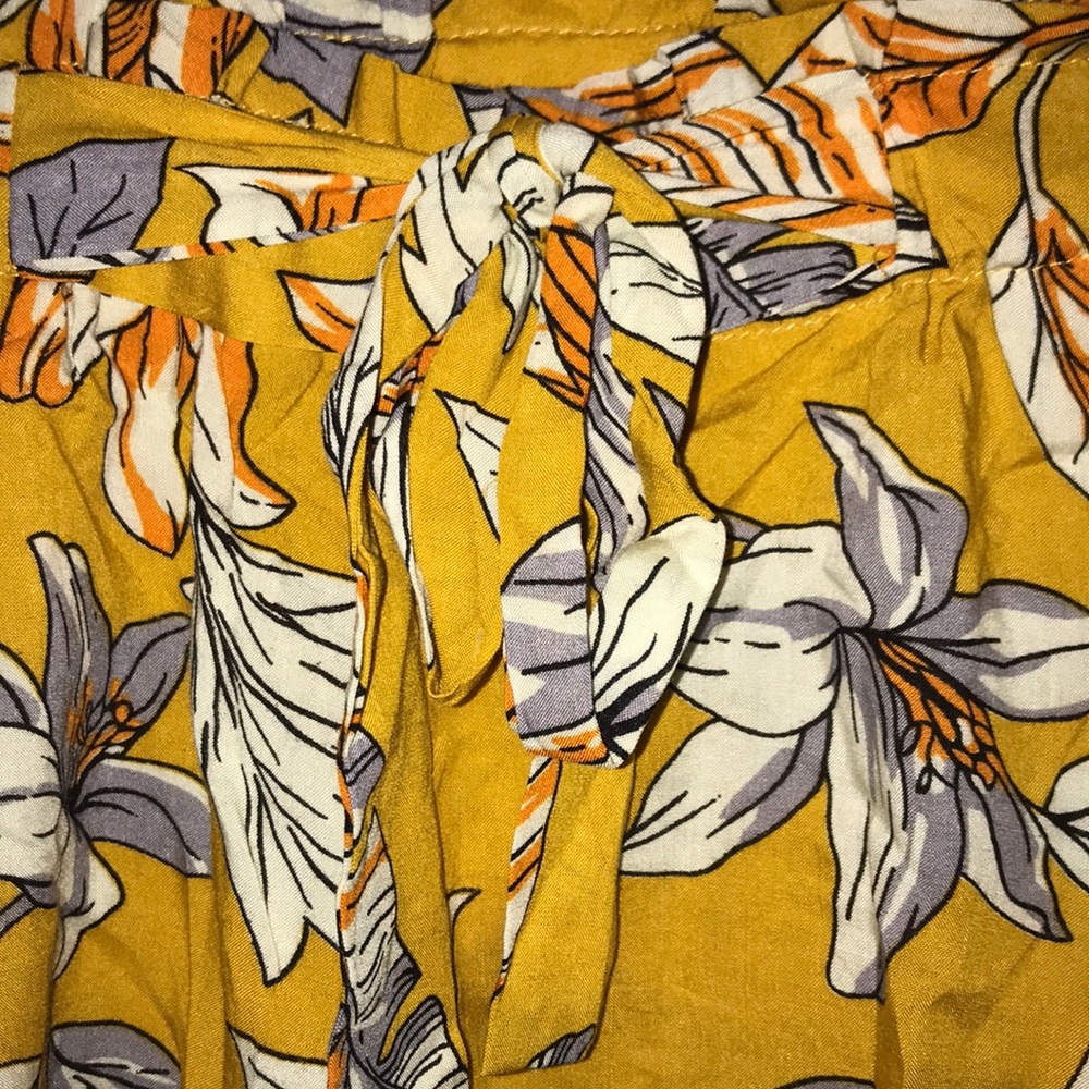 Floral Spring Shorts - Picture 2 of 2